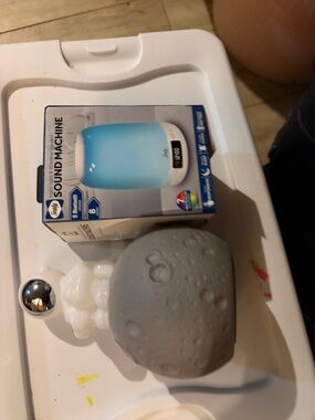 Hatch Blue and White Gradient Sound Machine Night Light